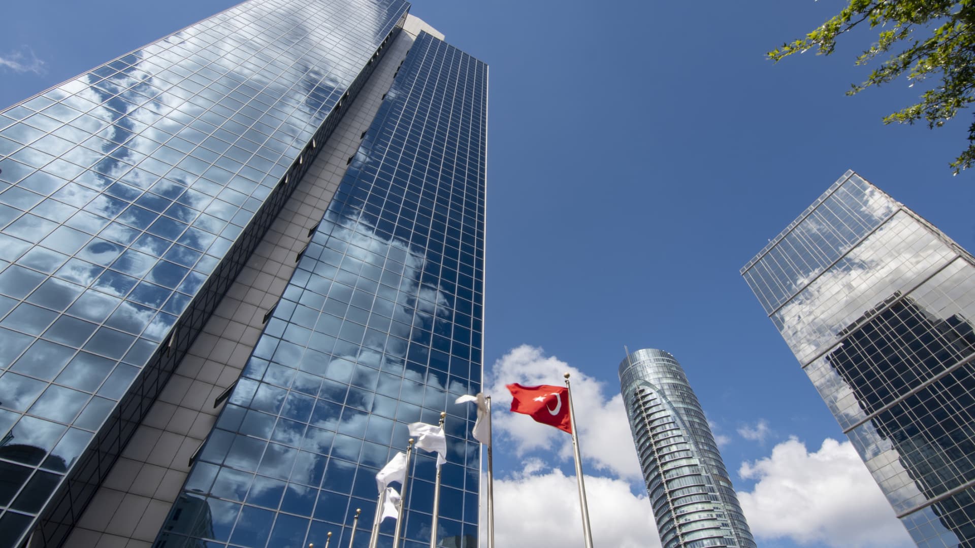 Türkiye’de yıllık enflasyon Şubat’ta yüzde 67’ye yükseldi